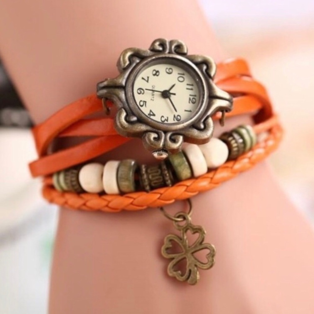 Women’s Clover Pendant Quartz Bracelet Watch